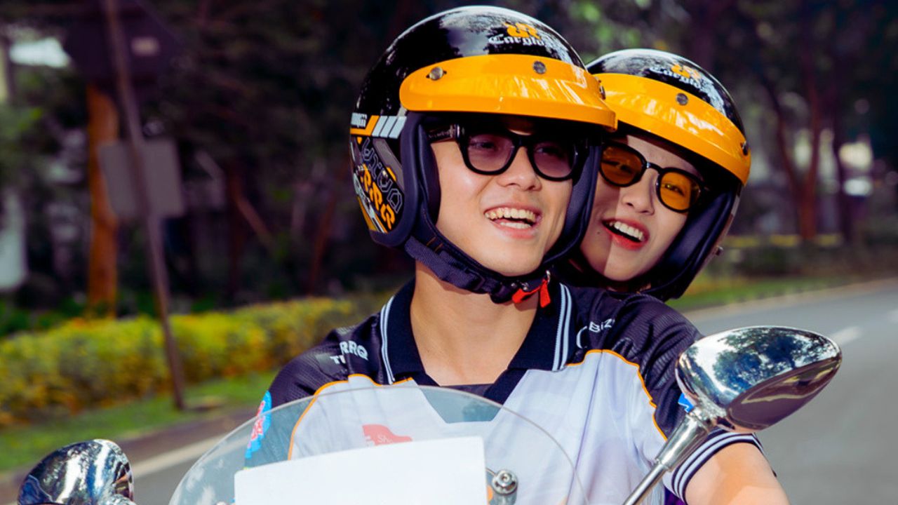 Cargloss x RRQ Limited Edition Helmet Brings Kingdom Pride to Every Journey